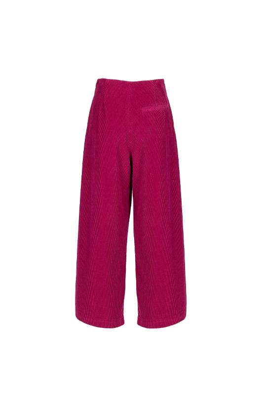 Trousers with front closure with buttons