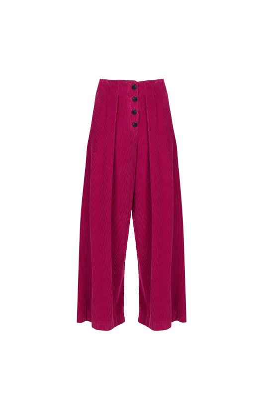 Trousers with front closure with buttons