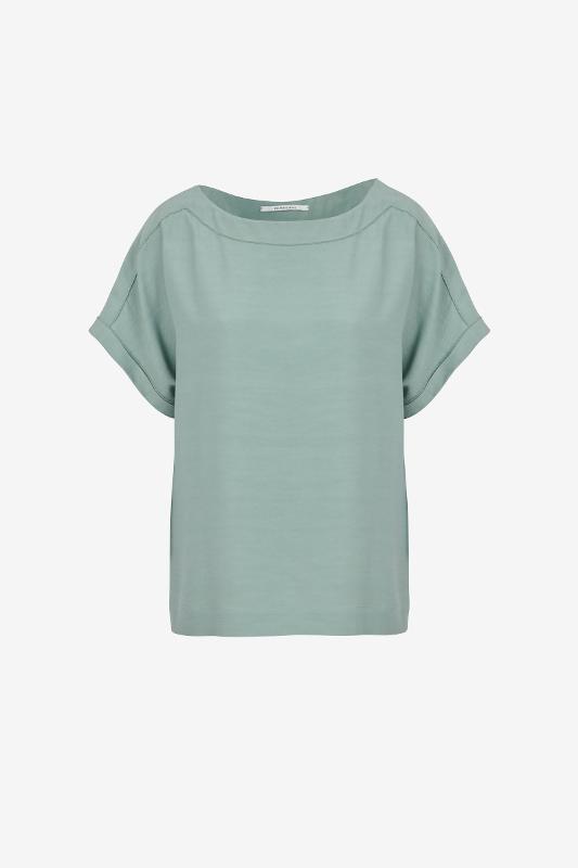 T-shirt con scollo a barchetta